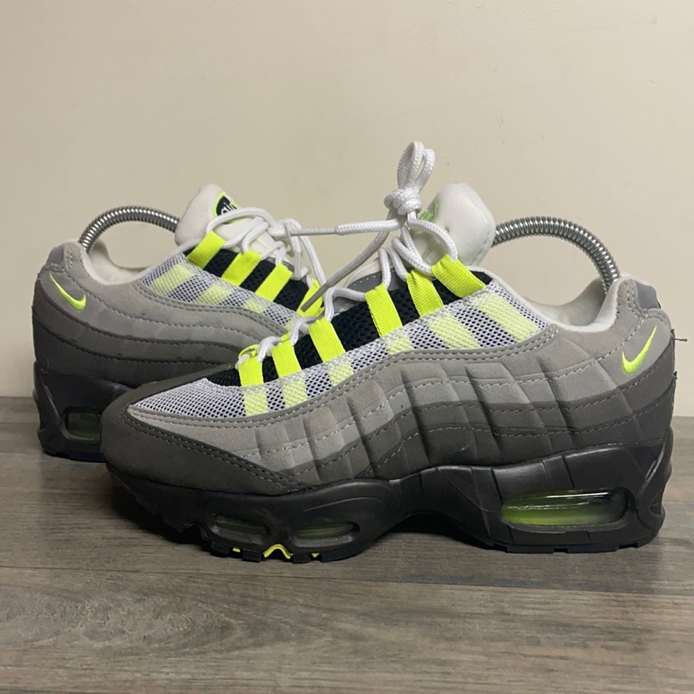 Air max 95 neon size 7.5 good condition Mens